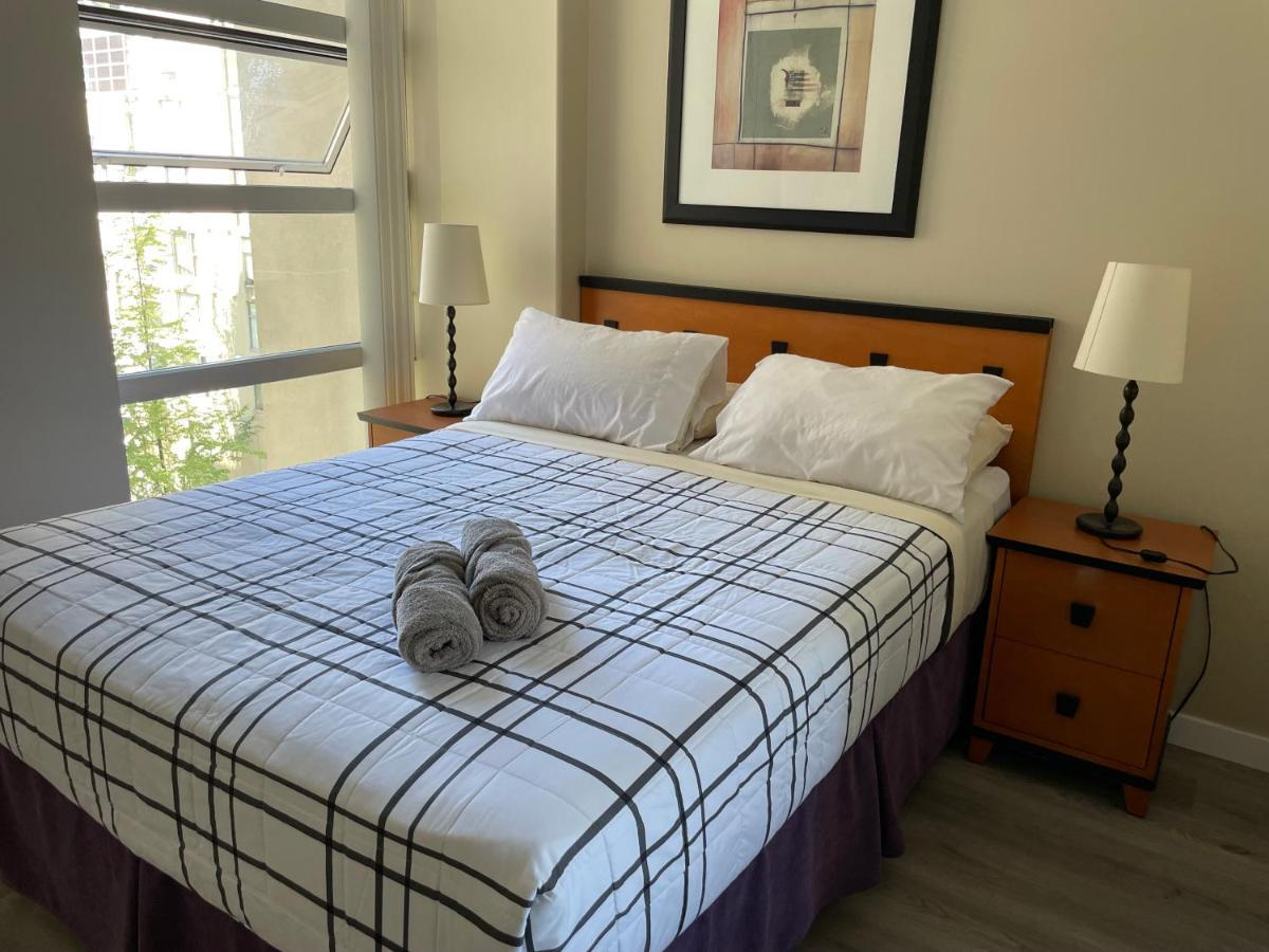 1Bd+Den Condo, With Free Parking In Downtown! Vancouver Exterior photo